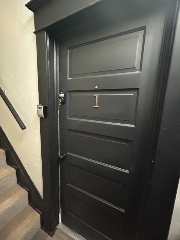 Building Photo - 859 S Grn St