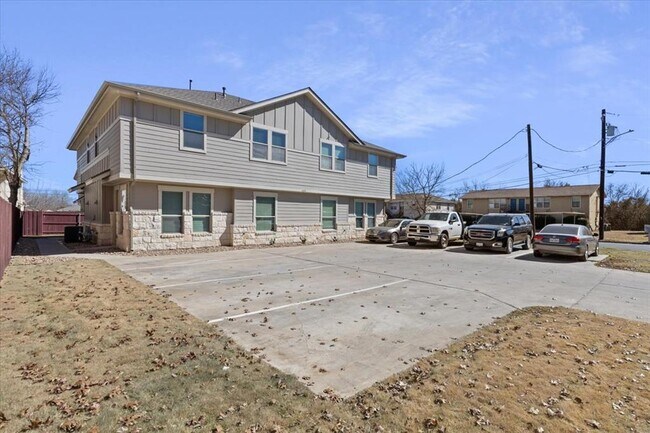 Building Photo - 2225 Katy Ln