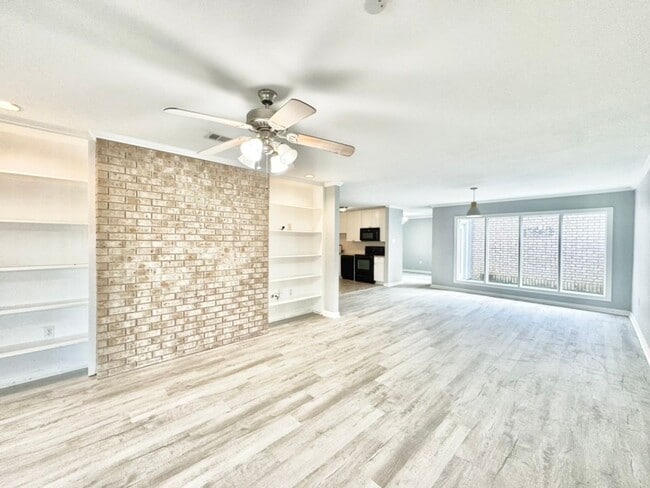 Building Photo - Beautiful 3BR/2BA Home with Sunroom, Formal Dining & Large Backyard