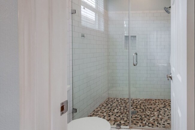 Building Photo - ***Available for move in on June 30, 2025*...