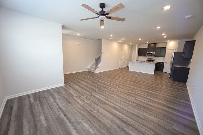Building Photo - Beautiful 3 Bed+Bonus+2 Car Garage Townhom...