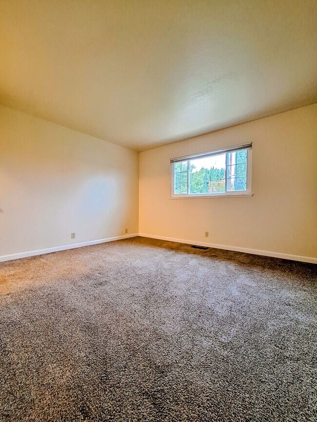 Building Photo - Charming Single Story 3bd House with Large Yard!