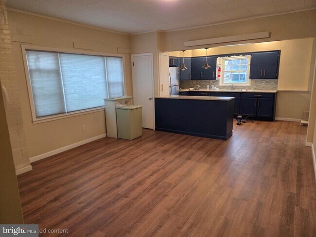 Building Photo - 26 Willow St