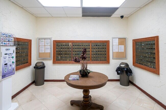 Building Photo - 3725 S Ocean Dr