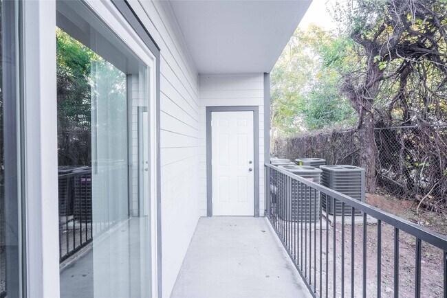 Building Photo - 2101 Reinke Rd