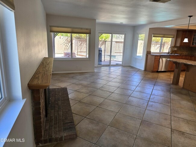 Building Photo - 2831 Shirley Dr