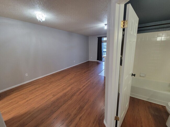 Building Photo - Fabulous Remodeled 2 bedroom , 2 bath Remodeled Condo in Country Club Greens