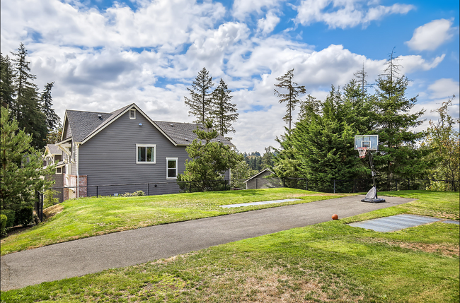 Building Photo - Unparalleled Comfort in this 4-Bedroom Gem!