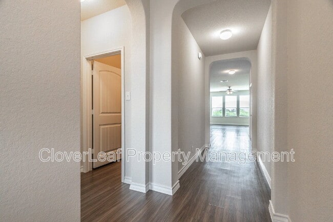 Building Photo - 512 Swift Move