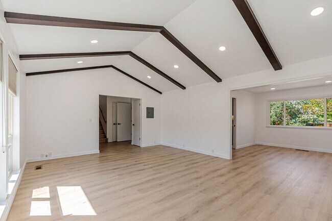 Building Photo - Stunning Updated Home in Almaden Valley