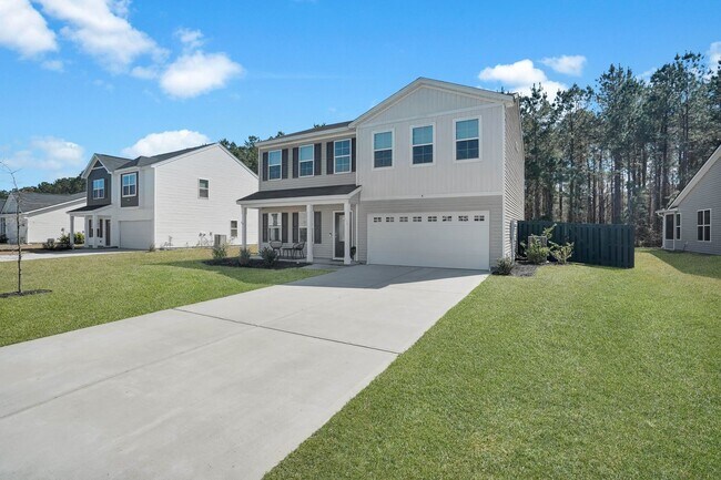 Building Photo - Bright & Welcoming 5-Bedroom Home in Richmond Hill, GA
