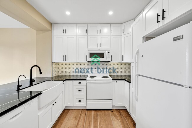 Building Photo - Beautiful 2 bed & 2.5 bath for rent