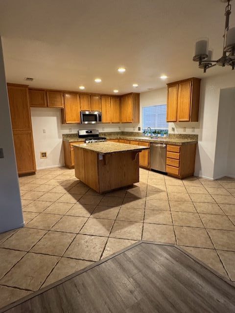 Building Photo - 774 Willow Ct