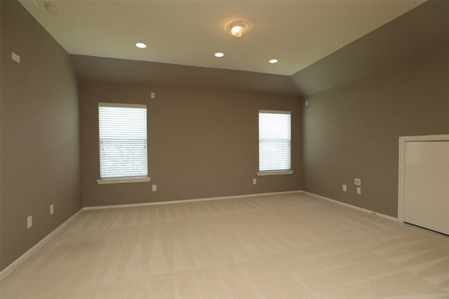 Building Photo - 9603 Red Rugosa Dr