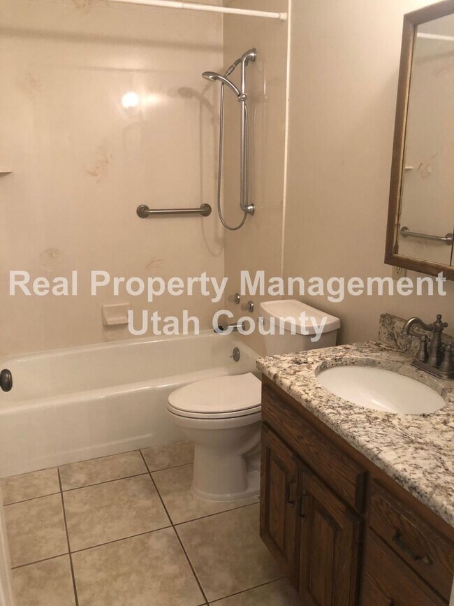 Building Photo - Spacious Lehi Home