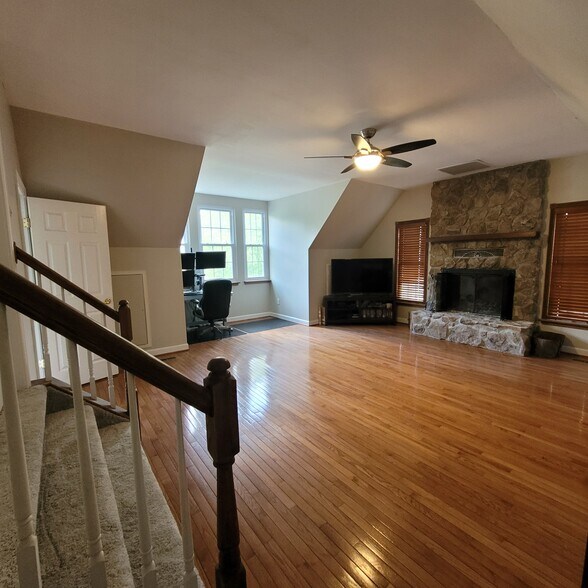 Building Photo - 11201 Yardley Ct