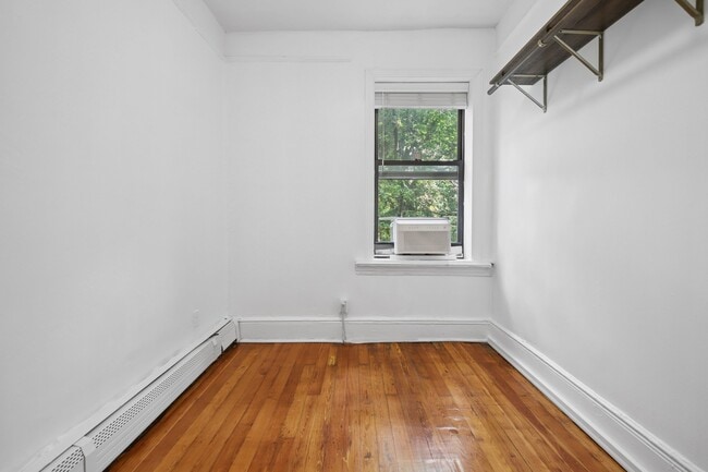 Building Photo - 122A Baldwin Ave