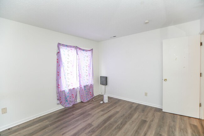 Building Photo - 11 Haverford Ct