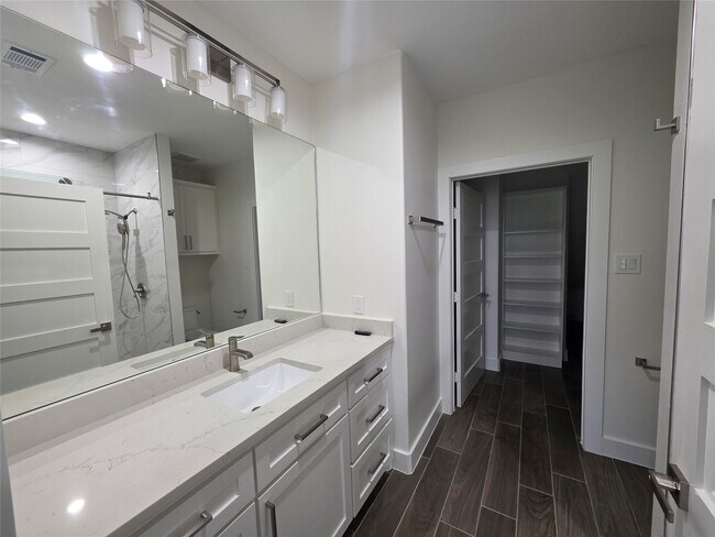 Building Photo - 12255 Trail Hollow Dr