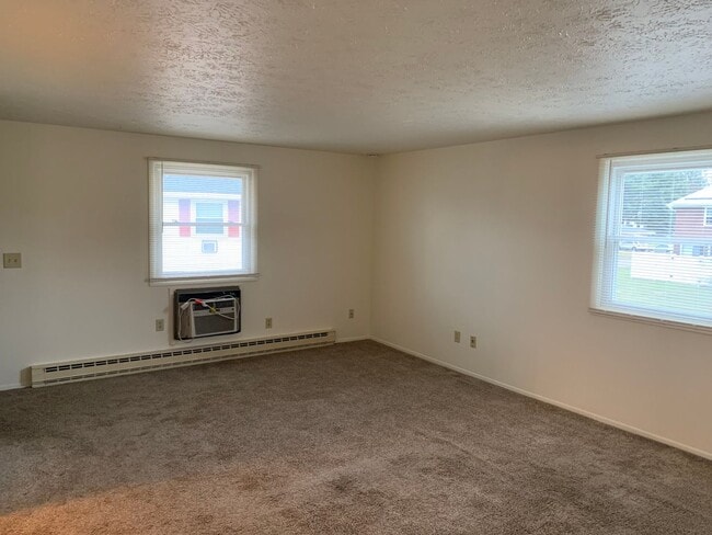 Building Photo - 790 Garberdale Square