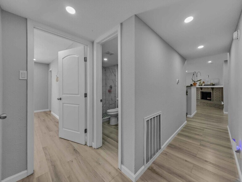 Building Photo - 4917 Woodruff Dr
