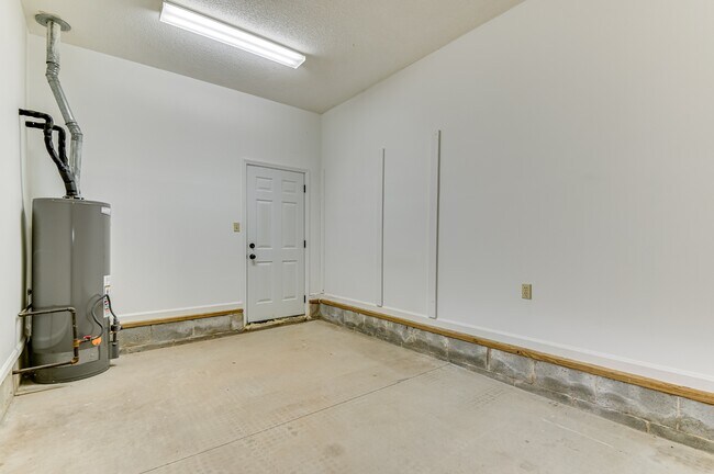 Building Photo - 4135 Fox Brush Dr