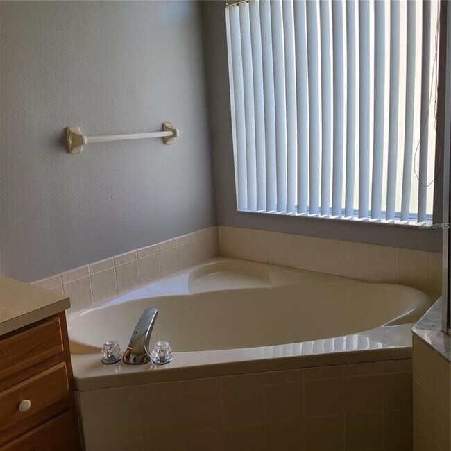 Building Photo - 2802 Baywood Ln