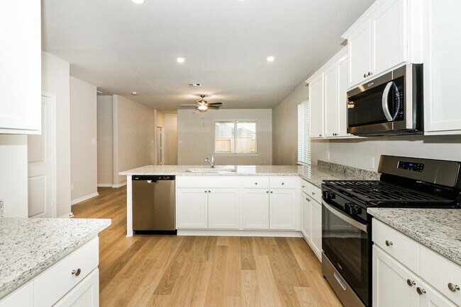 Building Photo - 408 Mustang Trot Dr
