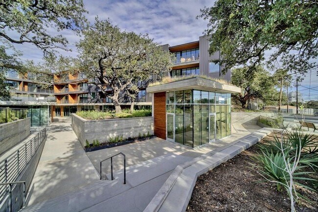 Building Photo - 900 S 1st St