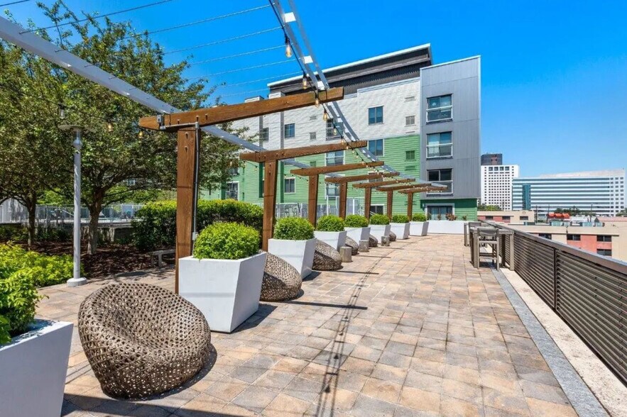 Building Photo - 11351 Woodglen Dr