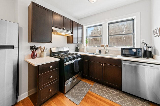 Building Photo - 6441 N Hamilton Ave