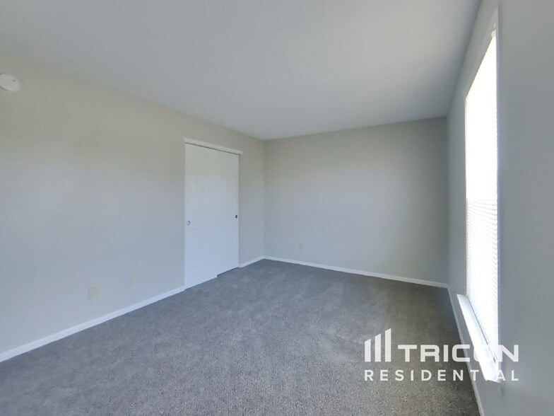 Building Photo - 10823 Firefly Cir