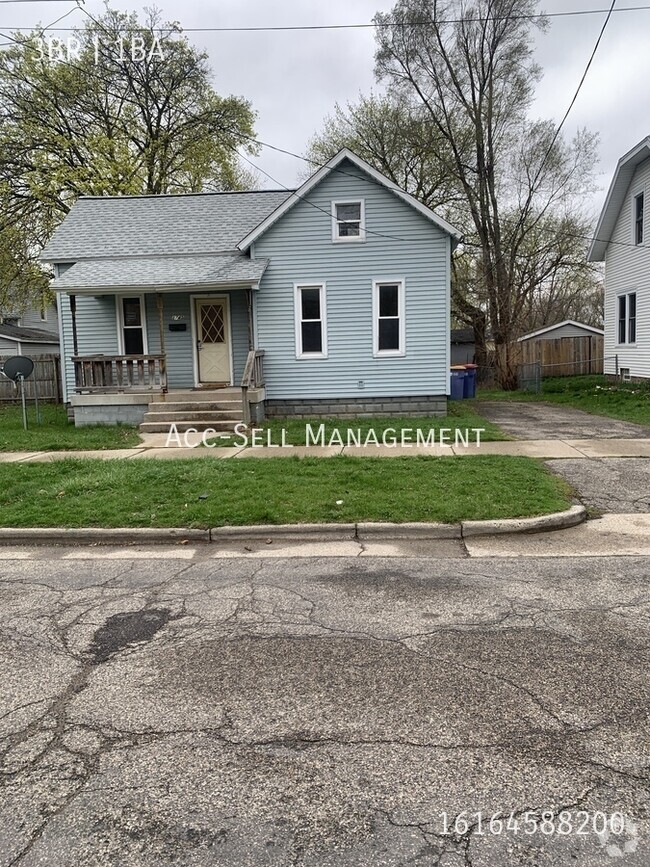 Building Photo - 1745 Lafayette Ave NE