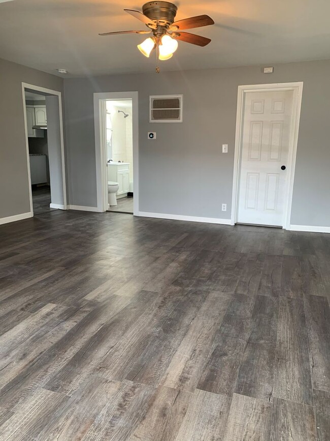 Building Photo - Move-In Ready 2BR Ranch – Fresh Paint, New Floors, & Off-Street Parking!