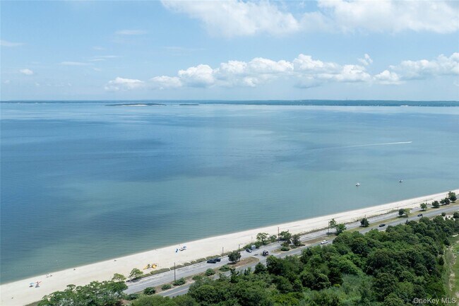 Building Photo - 795 Pine Tree Rd