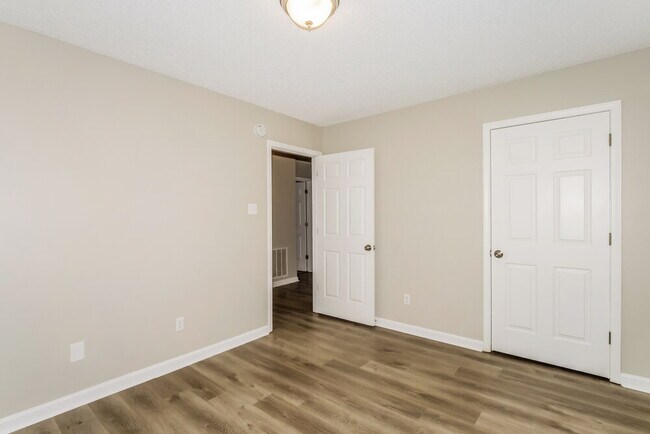 Building Photo - 93 Bloomington Cove