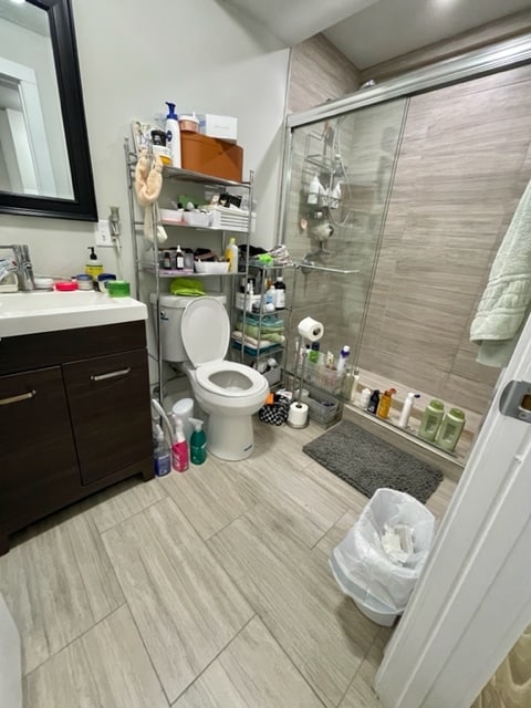 Building Photo - 910 W Waveland Ave