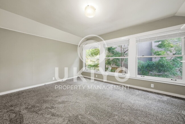 Building Photo - 860 Portal Ave