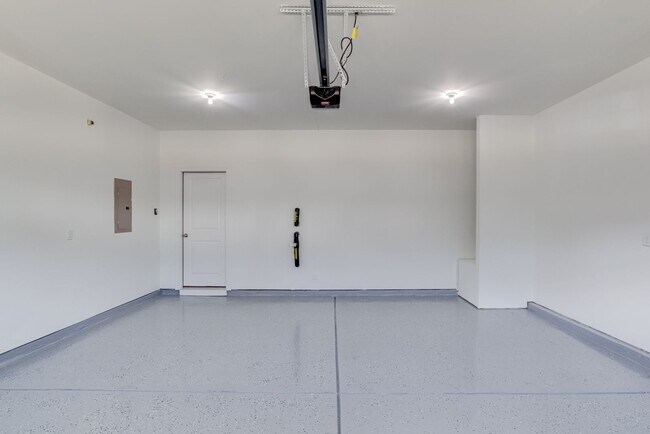 Building Photo - Light & Bright 4BR 3BA house in Tryon, Wak...