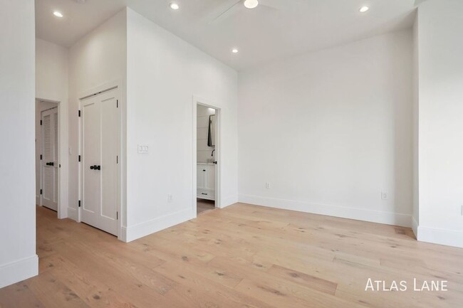 Building Photo - Professionally Managed// 3 bedroom 3 bathr...