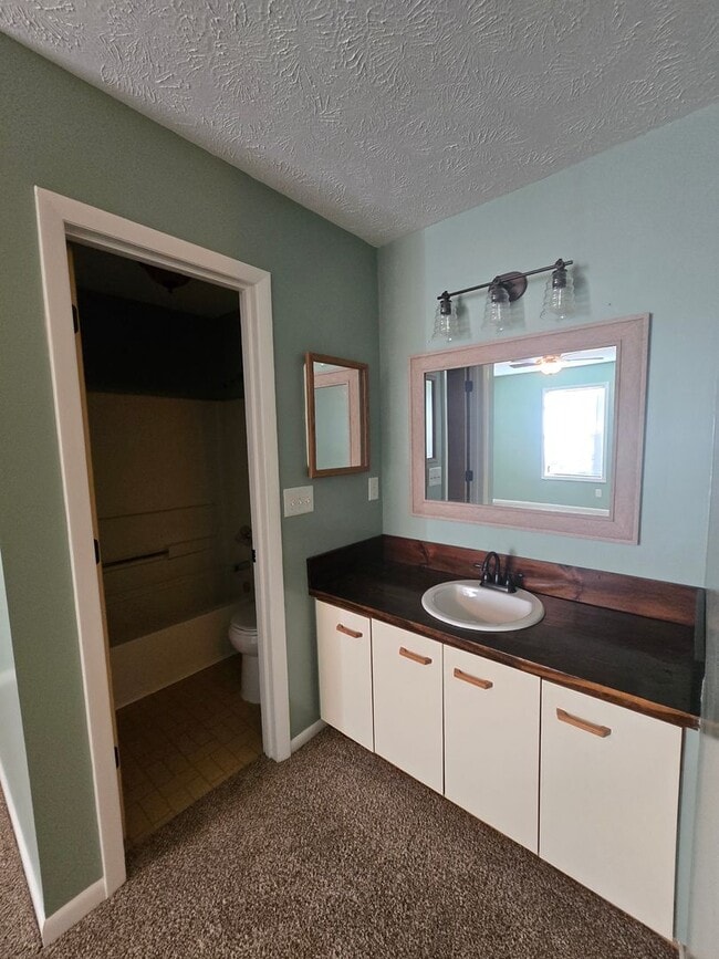 Building Photo - 1018-4 Woodcreek Dr - Stewarts Creek