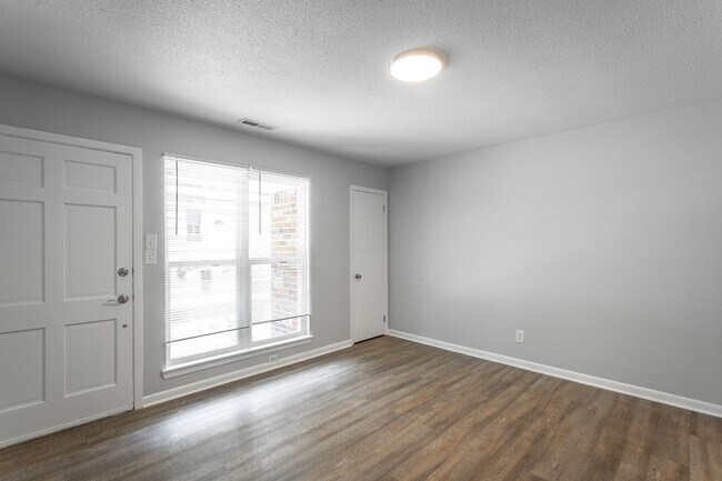 Building Photo - 3339 Pinewood Ave