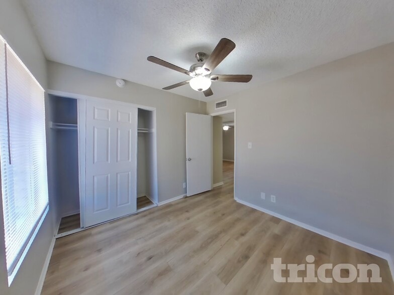 Building Photo - 823 W Juanita Cir