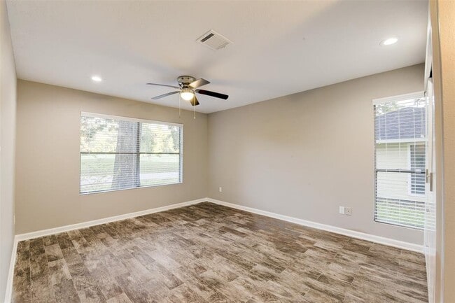 Building Photo - 3491 Balboa Cir