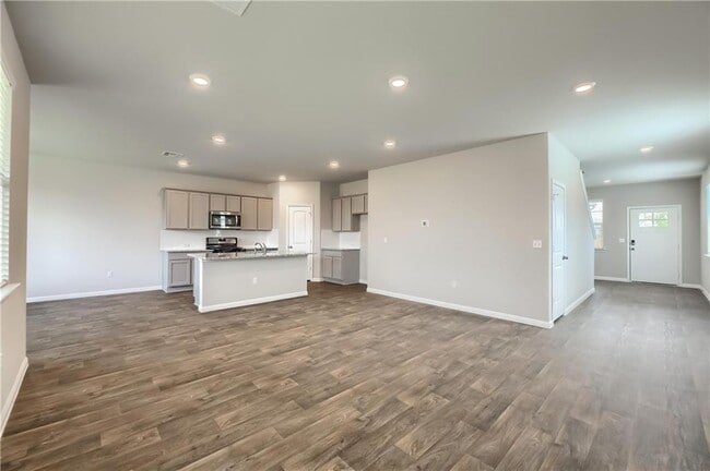 Primary Photo - 212 Strand Ln