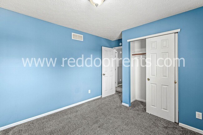 Building Photo - Charming 3-Bedroom Ranch with Scenic Backy...
