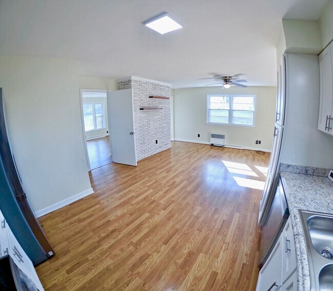 Building Photo - Beautiful 3 Bed 2 Bath Home Located In Greensboro