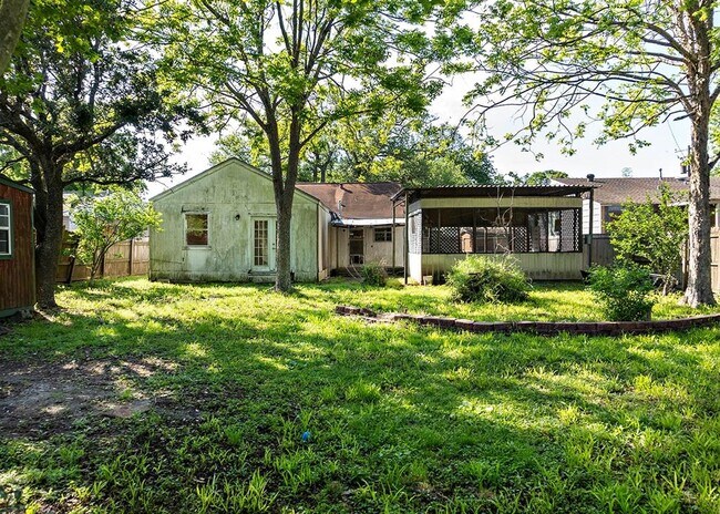 Building Photo - 7200 Leonard St