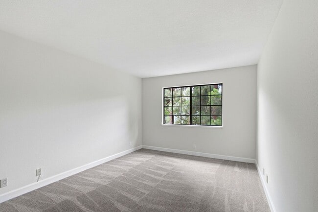 Building Photo - 479 Costa Mesa Terrace