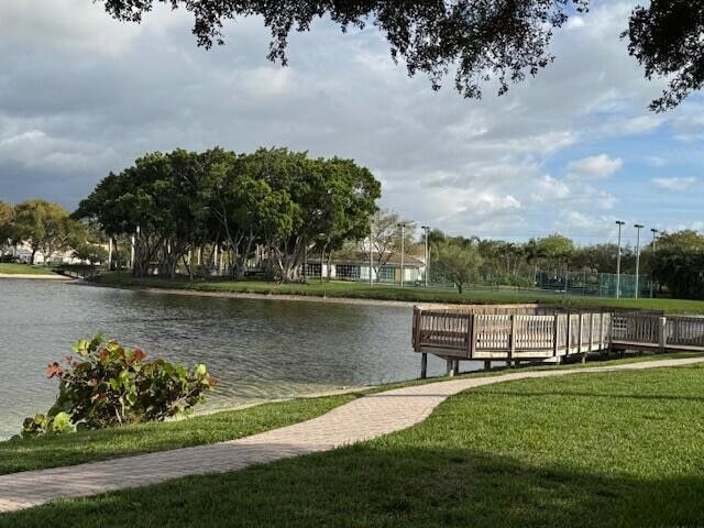 Building Photo - 1883 Oak Berry Cir